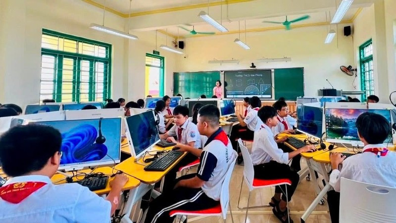 Phòng học thông minh với hệ thống máy tính hiện đại của Trường THCS Giao Phong, xã Giao Ninh (tỉnh Ninh Bình).