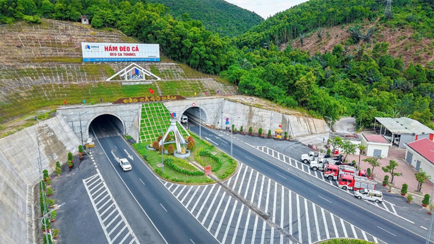 Hầm đường bộ qua Đèo Cả, dự án hạ tầng giao thông quy mô lớn do doanh nghiệp Việt Nam đầu tư, thi công, vận hành, khai thác. Ảnh: BÍCH LIÊN