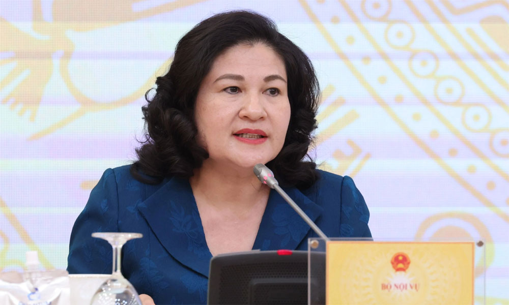 Thứ trưởng Bộ Nội vụ Nguyễn Thị Hà thông tin về hiệu quả giải quyết thủ tục hành chính trong những ngày đầu vận hành chính quyền địa phương 2 cấp.