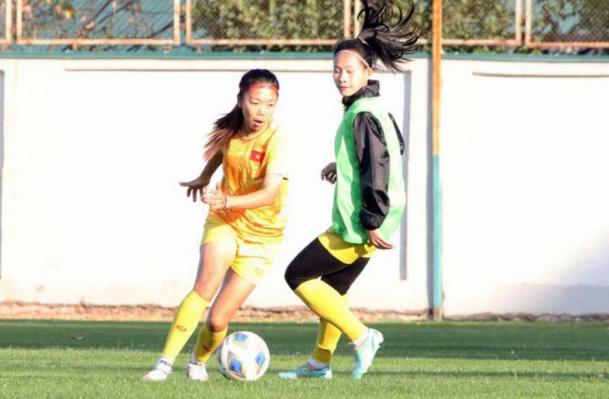 Tuyển nữ Việt Nam nỗ lực tập luyện trước trận đấu với Nhật Bản. Ảnh: VFF