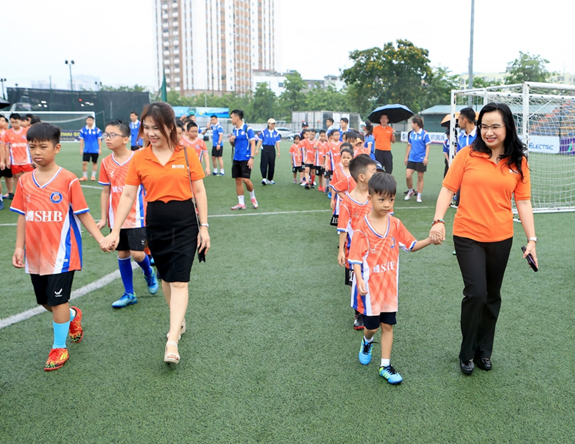 SHB FC Academy thể hiện sự quan tâm sâu sắc của SHB đối với gia đình cán bộ, nhân viên.