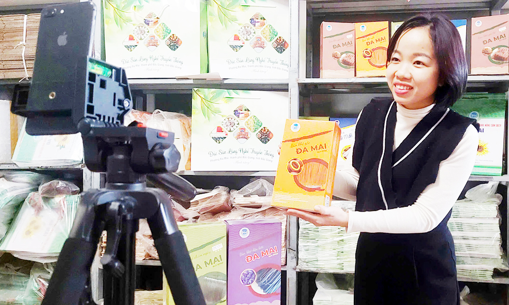 Livestream giới thiệu sản phẩm bún khô Đa Mai (TP Bắc Giang).