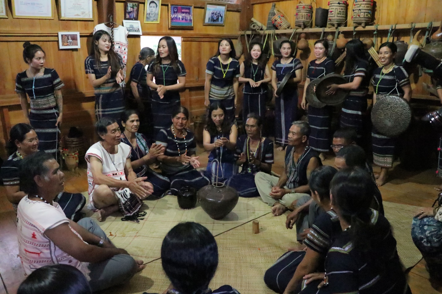 Tái hiện lễ cưới của người K’ho Sre theo phong tục truyền thống tại tỉnh Lâm Đồng. (Ảnh: PV/Vietnam+)