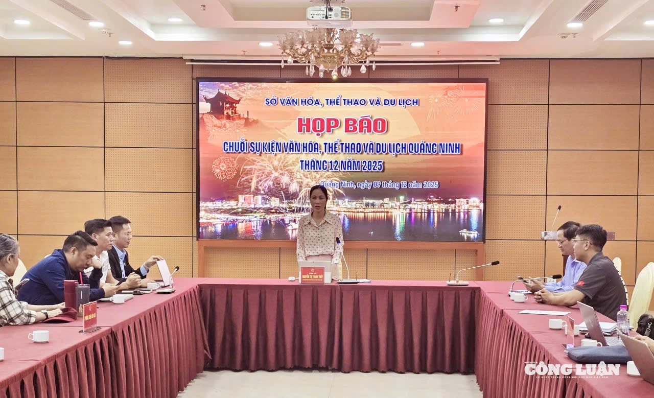 Bà Nguyễn Thị Thanh Thủy, Phó Giám đốc Sở Văn hóa, Thể thao & Du lịch tỉnh Quảng Ninh tại Họp báo.