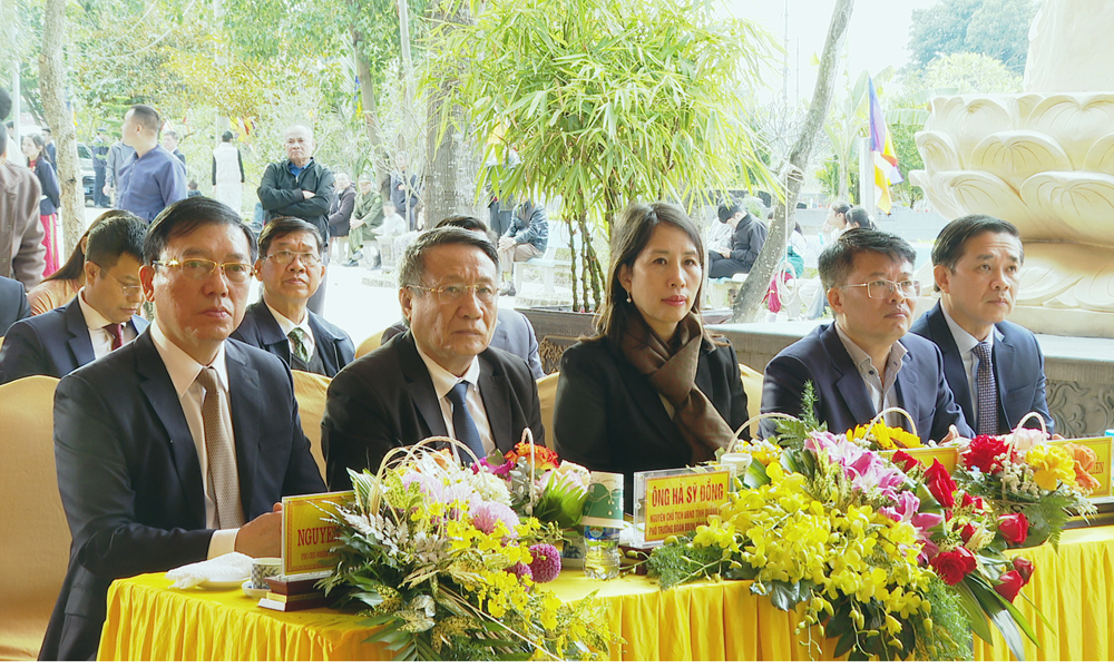 Các đại biểu dự lễ khánh thành chùa Phúc Thịnh.