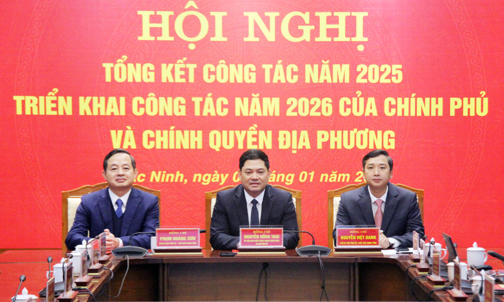 Các đồng chí: Nguyễn Hồng Thái, Nguyễn Việt Oanh, Phạm Hoàng Sơn chủ trì tại điểm cầu tỉnh Bắc Ninh.