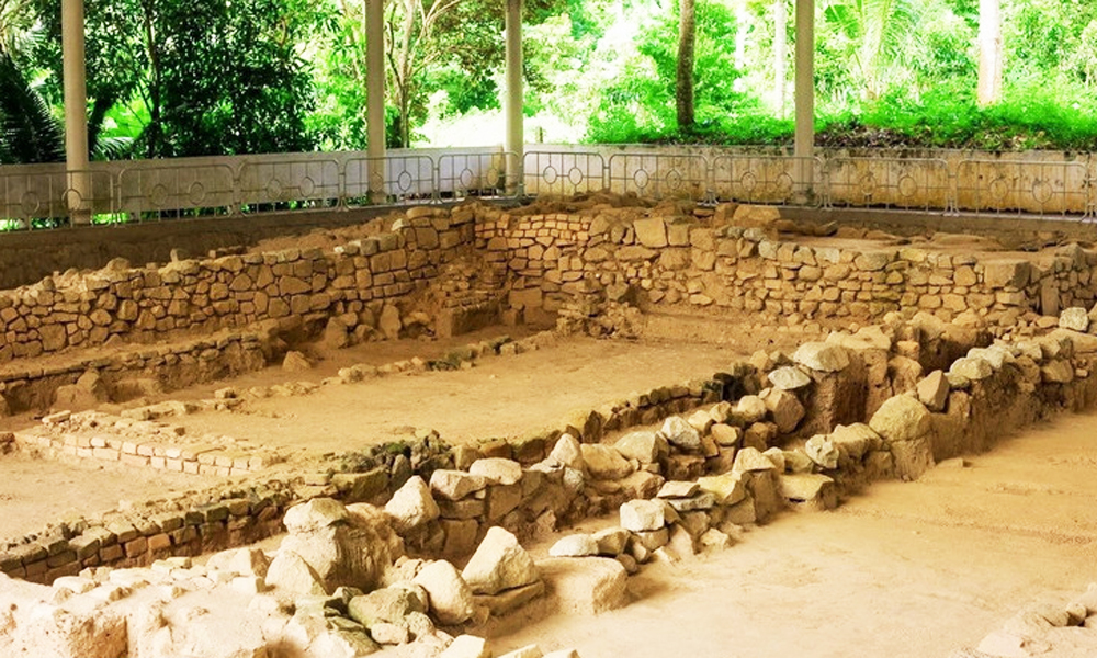 Hố khai quật tại khu di tích Óc Eo - Ba Thê, huyện Thoại Sơn, tỉnh An Giang.