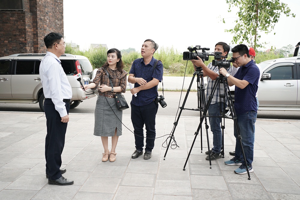 Hội viên Hội Nhà báo tỉnh Thái Nguyên đi thực tế các công trình trọng điểm tại Thành phố Thái Nguyên. Ảnh minh họa