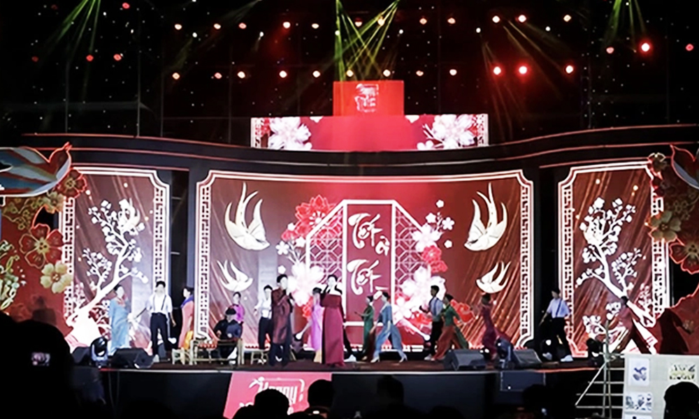 Tiết mục nghệ thuật tại Chương trình.