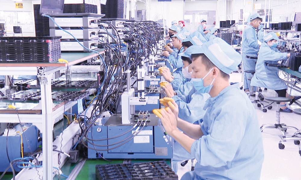 Dây chuyền sản xuất của Công ty trách nhiệm hữu hạn Siflex Việt Nam (Khu công nghiệp Quang Châu).