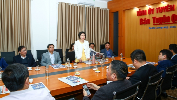 Đồng chí Mai Đức Thông - Ủy viên Ban chấp hành Đảng bộ tỉnh Tuyên Quang, Tổng biên tập Báo Tuyên Quang, Chủ tịch Hội Nhà báo tỉnh phát biểu tại buổi làm việc.