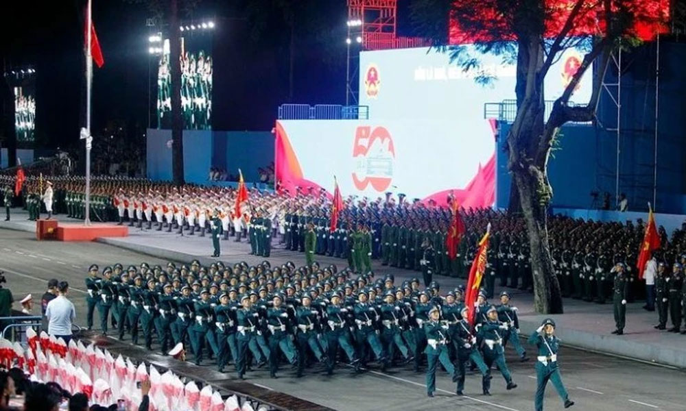 Các khối của Lực lượng Quân đội nhân dân tham gia sơ duyệt lễ diễu binh, diễu hành kỷ niệm 50 năm Ngày Giải phóng miền Nam thống nhất đất nước.