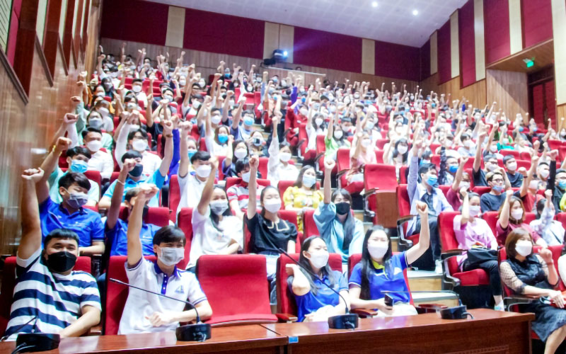 Các tình nguyện viên của Trường đại học Hạ Long sẵn sàng phục vụ SEA Games 31.