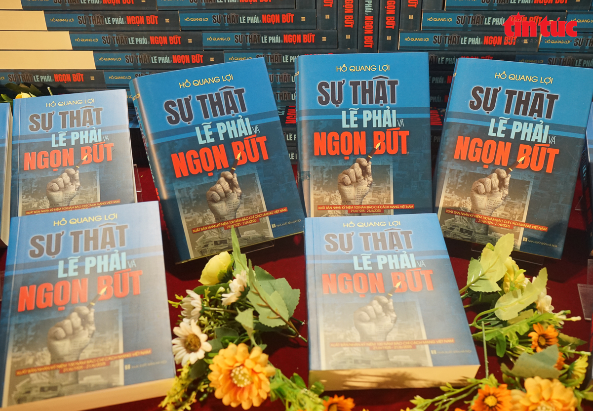 Cuốn sách ‘Sự thật, Lẽ phải và Ngọn bút’ của nhà báo, nhà văn Hồ Quang Lợi.