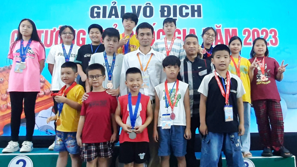 Đoàn huấn luyện viên, VĐV cờ tướng tỉnh Bắc Giang tham dự giải.