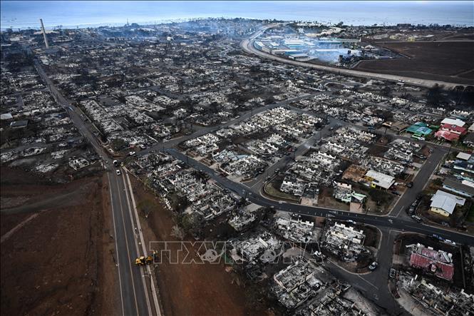Nhiều ngôi nhà bị phá hủy do cháy rừng tại Maui, Hawaii, Mỹ, ngày 10/8/2023. Ảnh: AFP/TTXVN