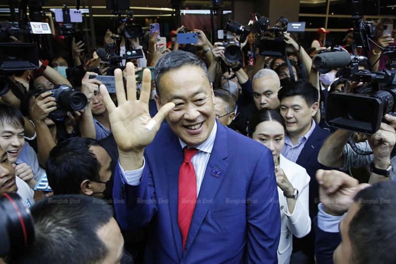 Thủ tướng được bầu Srettha Thavisin gặp gỡ phóng viên tại Trụ sở đảng Pheu Thai sau khi có kết quả bỏ phiếu. (Ảnh: Bưu điện Bangkok)