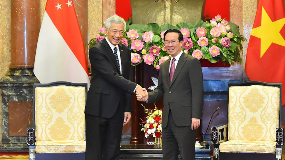 Chủ tịch nước Võ Văn Thưởng và Thủ tướng Singapore Lý Hiển Long tại buổi tiếp.