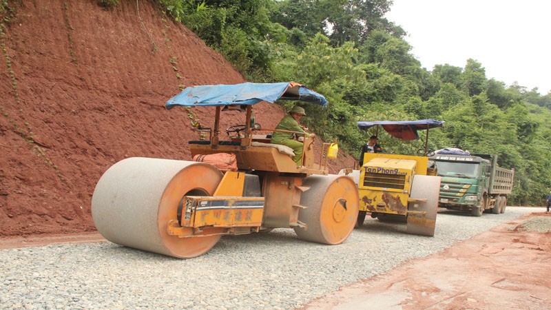 Đường nối Tà Tổng với thế giới bên ngoài. Tà Tổng đã không còn xa ngái, không còn là vùng đất “bị lãng quên”.
