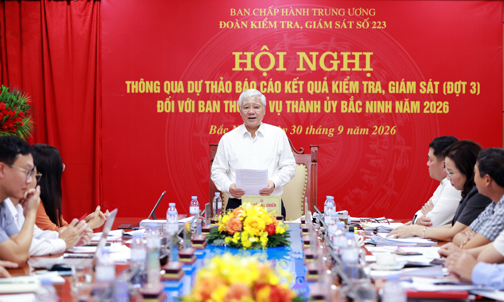 
Phó Chủ tịch Thường trực Quốc hội Đỗ Văn Chiến chủ trì làm việc.