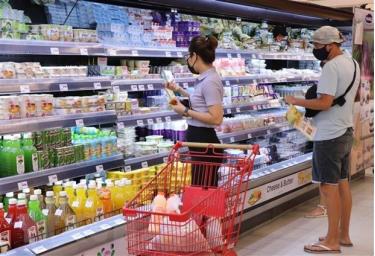 Khách hành mua sắm tại siêu thị. Ảnh Minh họa