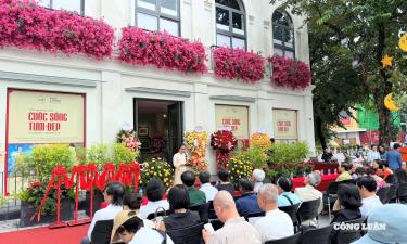 Quang cảnh lễ khai mạc triển lãm nghệ thuật 