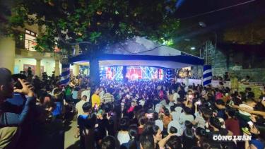 Hàng nghìn người dân xã An Khánh tới dự Lễ công bố Quyết định ghi danh Di sản văn hóa phi vật thể quốc gia đối với Lễ hội truyền thống – Hội làng La Phù.