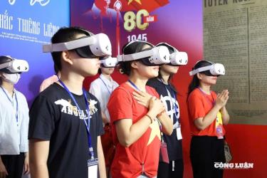 Độc giả được trải nghiệm sống lại những thời khắc lịch sử trong một dự án của VOV.