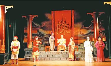 Các nghệ sĩ, diễn viên Nhà hát Chèo Bắc Ninh chuẩn bị vở diễn “Thiên mệnh” tham gia Liên hoan chèo toàn quốc năm 2025.