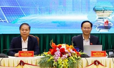 Đồng chí Trương Hoài Trang và Phạm Văn Thịnh đồng chủ trì hội thảo.