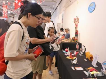 Công chúng tham gia sự kiện “Nghề Nghệ Play Lab 2026: Art through play”. Ảnh: NGUYỄN QUỲNH