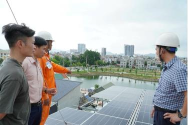 Công ty TNHH Crystal Martin, tỉnh Bắc Ninh sử dụng nguồn điện mặt trời mái nhà trong sản xuất. Ảnh: LÊ CHI