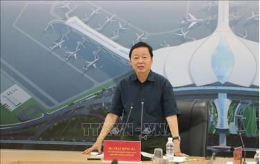 Phó thủ tướng Trần Hồng Hà phát biểu tại buổi làm việc. Ảnh: TTXVN