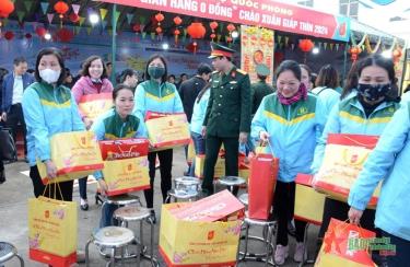 Người lao động trong các doanh nghiệp phấn khởi tham gia 