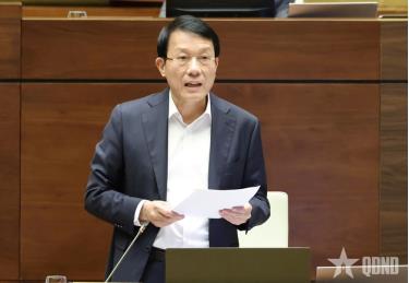 Đại tướng Lương Tam Quang, Ủy viên Bộ Chính trị, Bộ trưởng Bộ Công an phát biểu nêu rõ vấn đề được các đại biểu Quốc hội quan tâm. Ảnh: TRỌNG HẢI