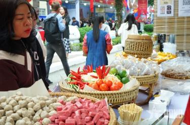 Gian hàng ẩm thực của Lào tại Liên hoan văn hóa ẩm thực quốc tế 2025.