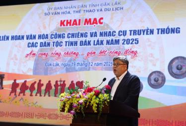 Ông Nguyễn Lê Vũ, Phó Giám đốc Sở Văn hóa, Thể thao và Du lịch tỉnh Đắk Lắk phát biểu khai mạc. Ảnh: Tuấn Anh - TTXVN