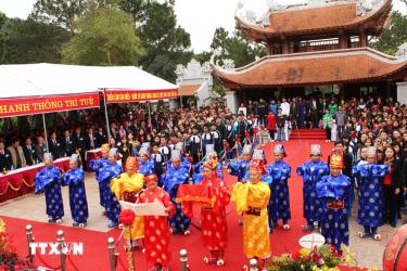 Lễ khai bút Đền thờ nhà giáo Chu Văn An, Chí Linh, Hải Phòng.