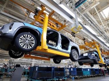 Dây chuyền lắp ráp ô-tô tại một nhà máy ở Hợp Phì, tỉnh An Huy (Trung Quốc). (Ảnh: THX/TTXVN)