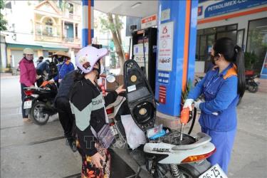 Bảo đảm cung ứng xăng dầu. Ảnh minh họa: TTXVN