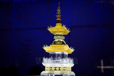 Ngọc xá lợi Đức Phật Thích Ca được an tọa và tôn trí trang trọng trong bảo tháp lưu ly 2 tầng trên đỉnh núi Bà Đen. Ảnh: Giang Phương/TTXVN