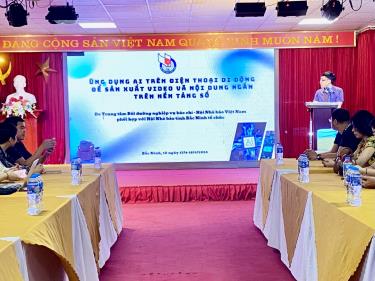 Quang cảnh lớp tập huấn