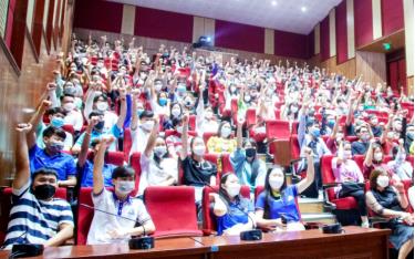 Các tình nguyện viên của Trường đại học Hạ Long sẵn sàng phục vụ SEA Games 31.