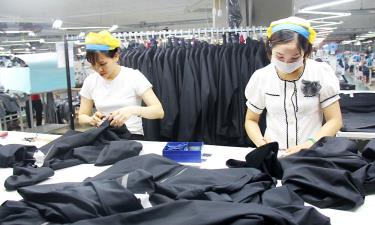 Dây chuyền sản xuất tại Công ty cổ phần Tổng Công ty May Bắc Giang LGG.