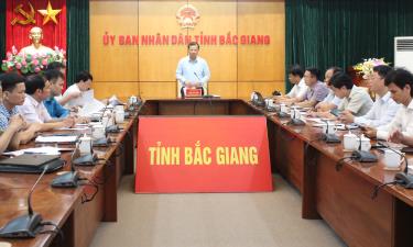 Đồng chí Phan Thế Tuấn phát biểu tại buổi làm việc.