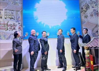 ác đại biểu nhất nút khai mạc khai mạc Tuần lễ Thương hiệu quốc gia Việt Nam tại Triển lãm thế giới EXPO 2025. Ảnh: Nguyễn Tuyến/TTXVN