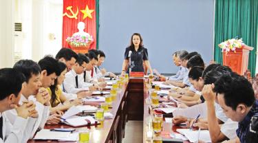 Đồng chí Nguyễn Thị Hương chủ trì buổi làm việc.