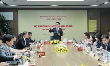 Bộ trưởng bộ Khoa học Công nghệ Nguyễn Mạnh Hùng làm việc tại báo Vnexpress ngày 9/7/2025