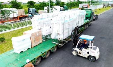 Công ty trách nhiệm hữu hạn Công nghệ mạch điện Legend Bright (Việt Nam) đang lắp đặt thiết bị để đưa vào vận hành.