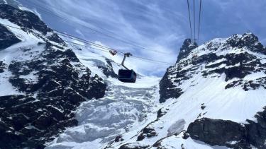 Băng tan chảy do biến đổi khí hậu khiến cho địa hình thuộc khu vực biên giới một số quốc gia châu Âu thay đổi. Ảnh: Euractiv